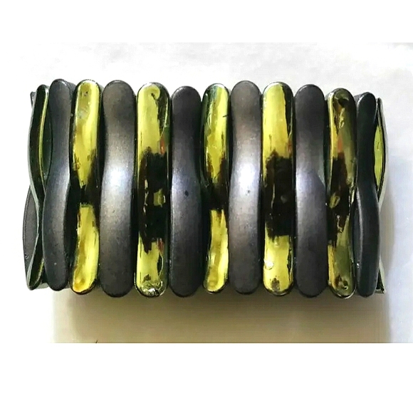 NEW! Lot of 2 Fashion Bracelets. Tree Bark Design. Charcoal & Metallic Lime. - Picture 2 of 11